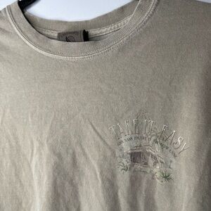 Lake Shirts Beige Graphic Tee‎